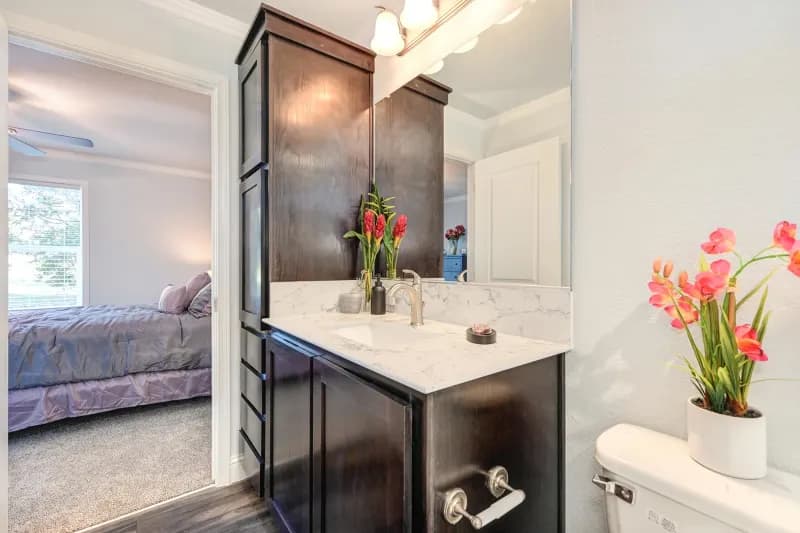 Elmore bay (b) bathroom home features